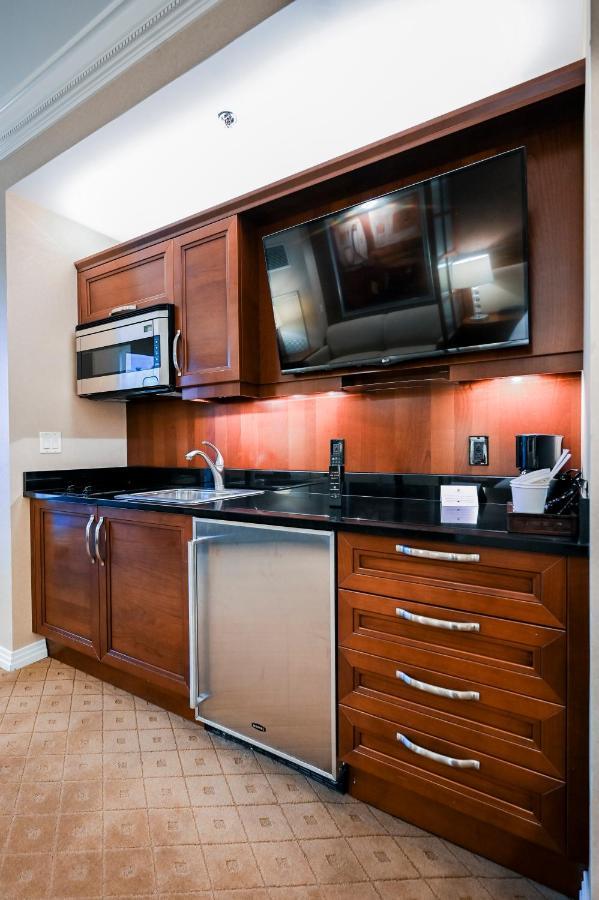 Penthouse Suite With Strip View At The Signature At Mgm Grand ลาสเวกัส ภายนอก รูปภาพ