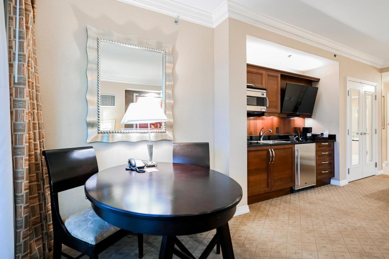 Penthouse Suite With Strip View At The Signature At Mgm Grand ลาสเวกัส ภายนอก รูปภาพ