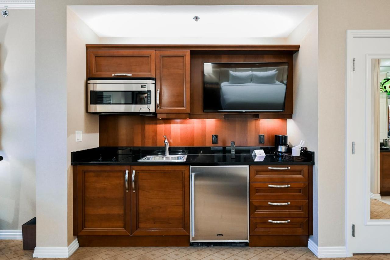 Penthouse Suite With Strip View At The Signature At Mgm Grand ลาสเวกัส ภายนอก รูปภาพ